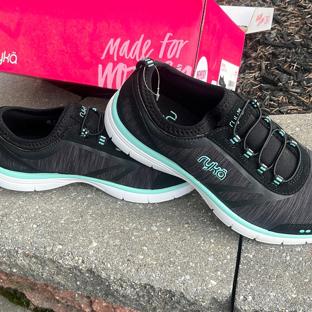 Ryka women’s memory foam sneakers Size 9. Worn once